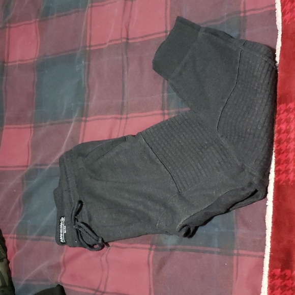 AMNESIA Medium Joggers - Picture 4 of 5